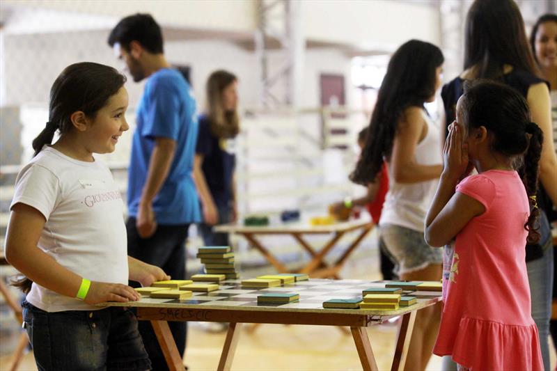 Esporte, escalada, gincanas e muitas brincadeiras gratuitas para crianças em Curitiba