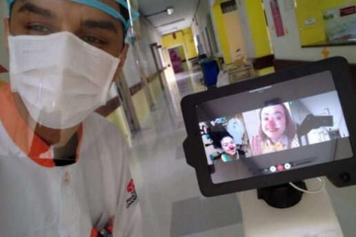 Tecnologia em prol da arte e da vida: ONG Nariz Solidário realiza visitas a hospital com ajuda de um robô
