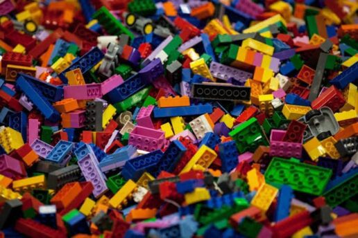 Pra ajudar a relaxar? LEGO lança playlist de ruídos dos blocos de montar