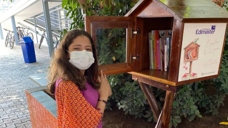 Como uma menina do sertão baiano está espalhando minibibliotecas pelo Brasil