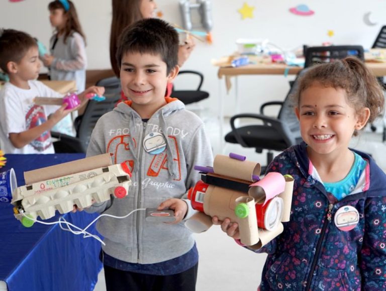 Startup de tecnologia inaugura sua primeira escola modelo em Curitiba