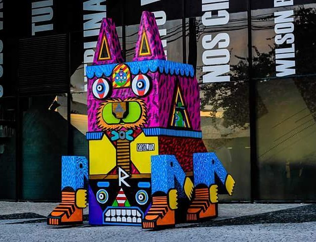 Obras lúdicas gigantes invadem Curitiba