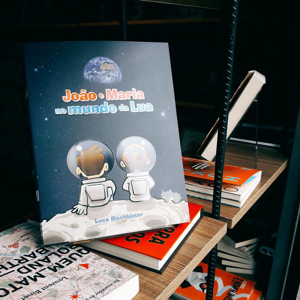 Dois alunos vão à Lua e convidam o leitor a contemplar o nascer da Terra