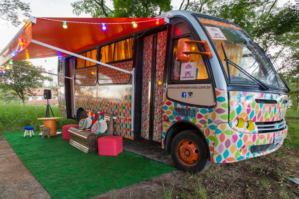 Casinha de Rodas: micro-ônibus se transforma em espaço brincante para crianças