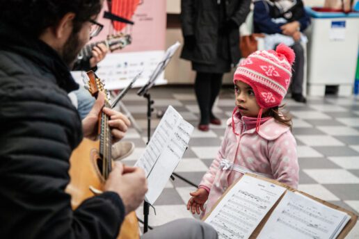 Música instrumental toca o coração de crianças hospitalizadas no Pequeno Príncipe