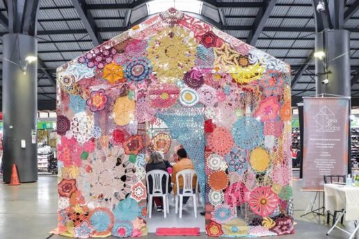 Casa de Crochê Gigante chama a atenção no centro de Curitiba