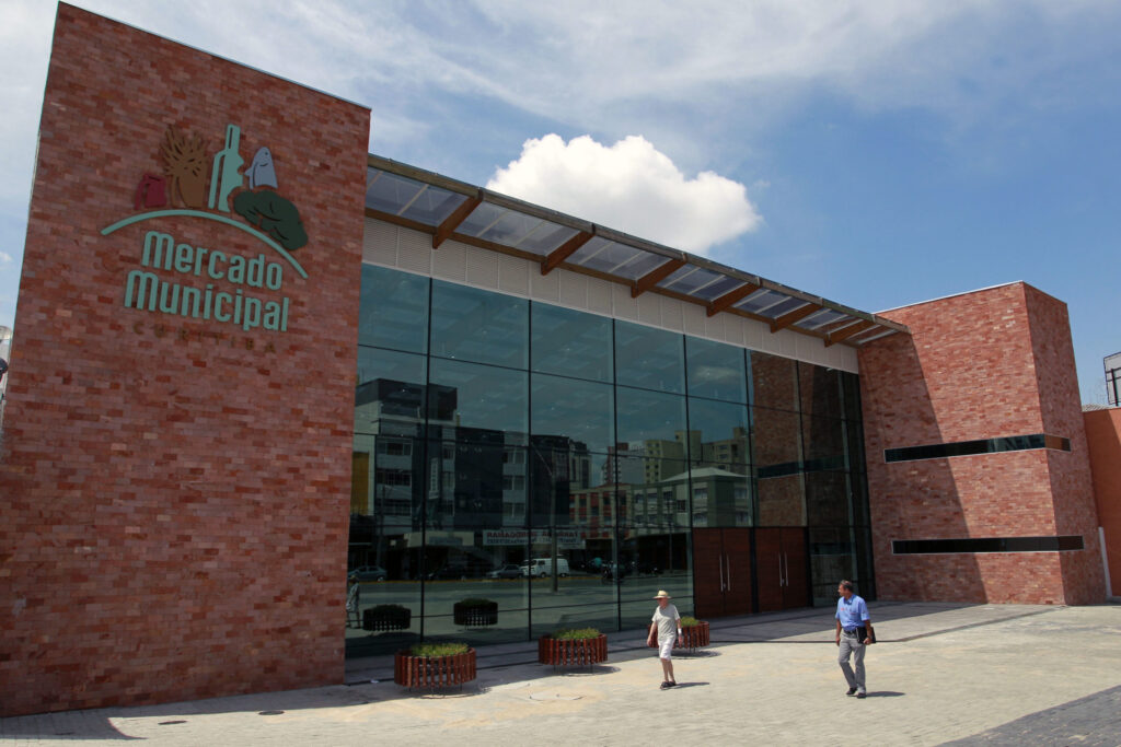 Mercado Municipal de Curitiba completa 68 anos