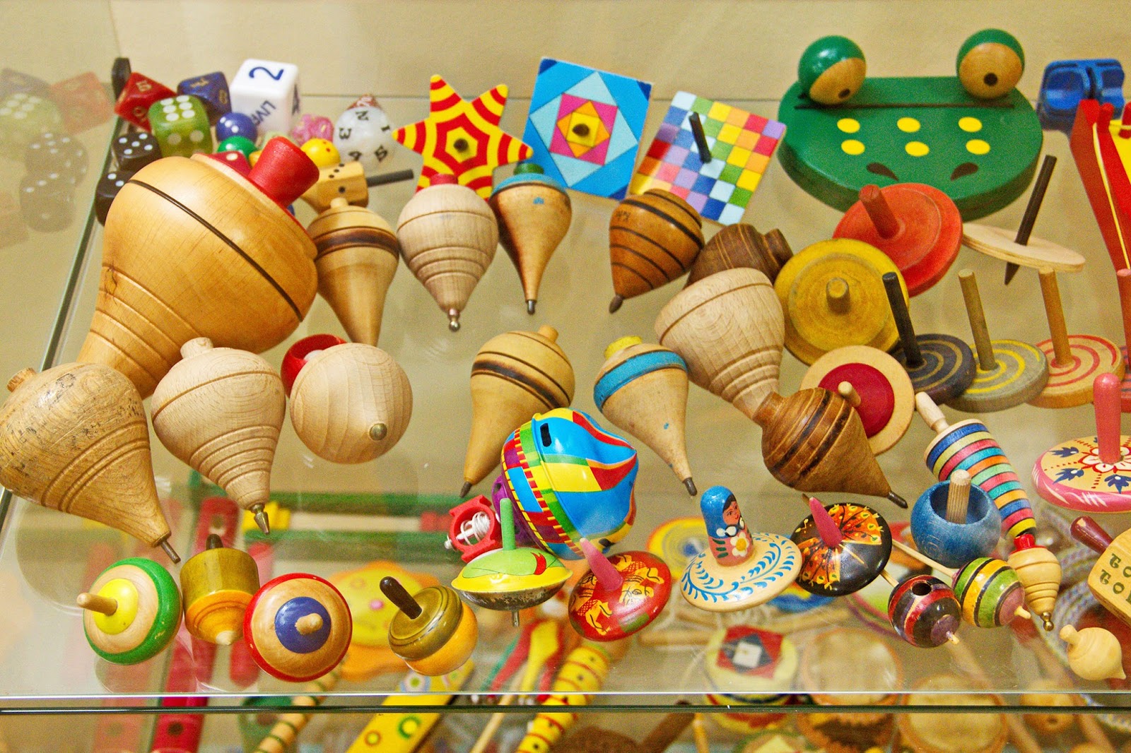 Praça da Espanha recebe exposição de brinquedos antigos e programação para as crianças