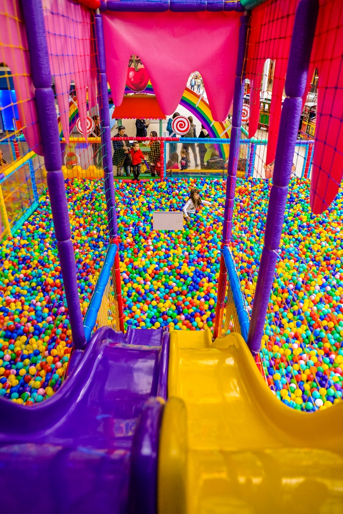 Gigantesca Piscina de Bolinhas – Adult Day