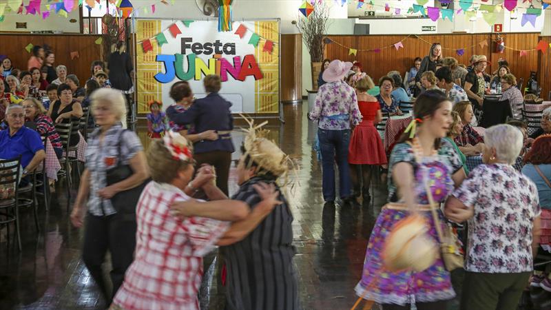 Com arrasta-pé e animação, festas juninas movimentam as regionais