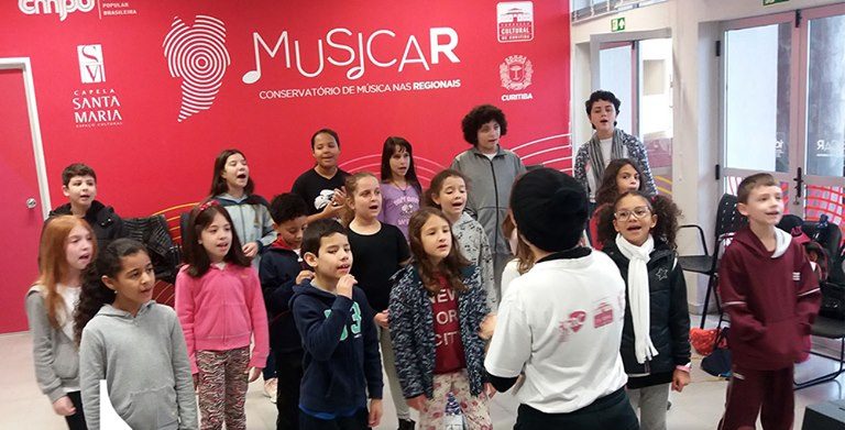 Aulas gratuitas de música para crianças no 2o semestre