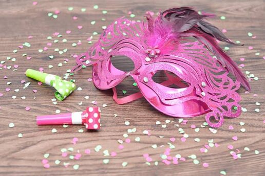 Oficina de confecção de máscaras e cabelo maluco no Carnaval do AguaVerde