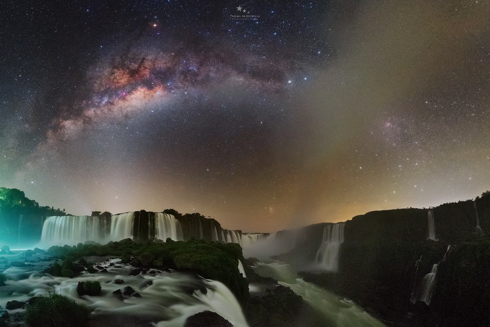 Fotos raras mostram estrelas e rastro da Via Láctea sobre as Cataratas do Iguaçu