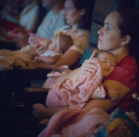 Sessões de cinema especiais para famílias com bebês