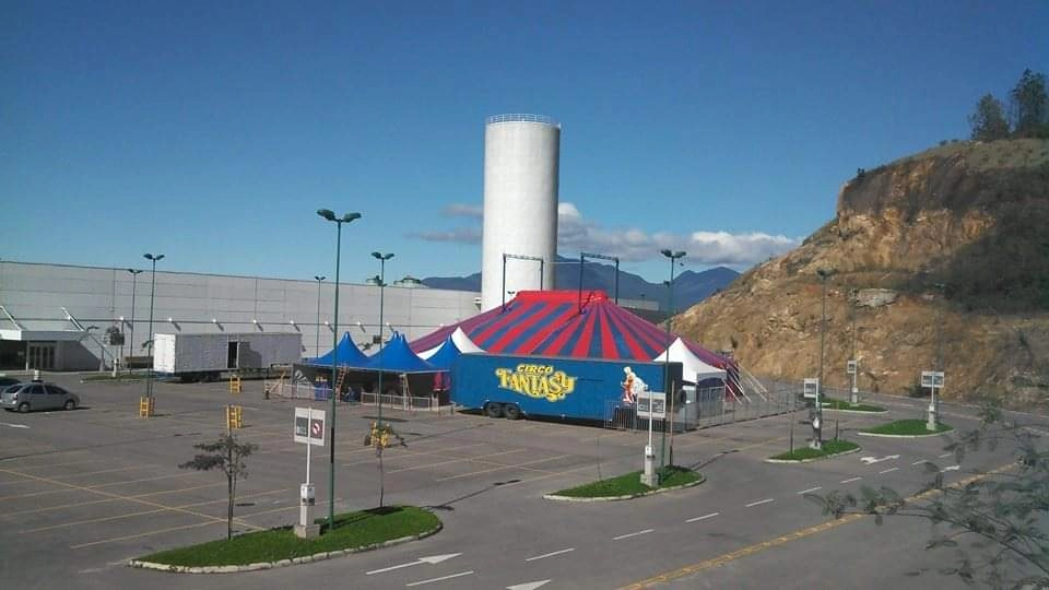 Circo Fantasy está com lona instalada no Parque Náutico