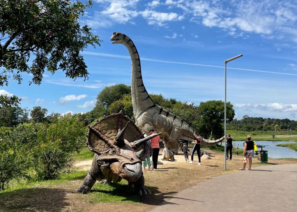 Dinossauros invadem Colombo