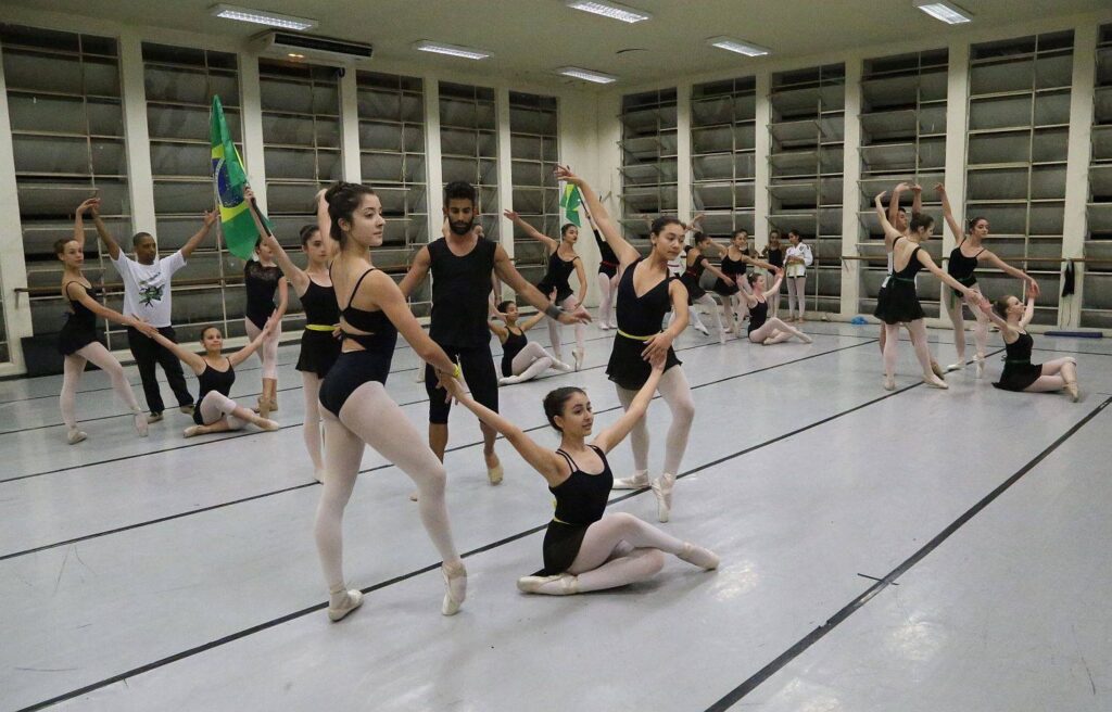 Escola de Dança Teatro Guaíra está com inscrições abertas para 2027