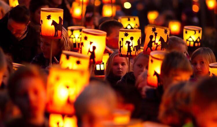Laternenfest: crianças e suas lanternas iluminam o Bosque Alemão neste domingo