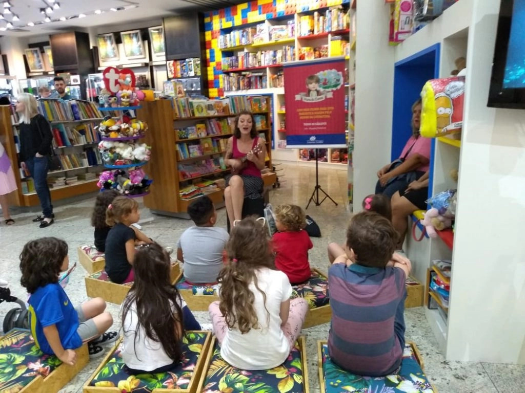 Contação de histórias com entrada franca nas Livrarias Curitiba