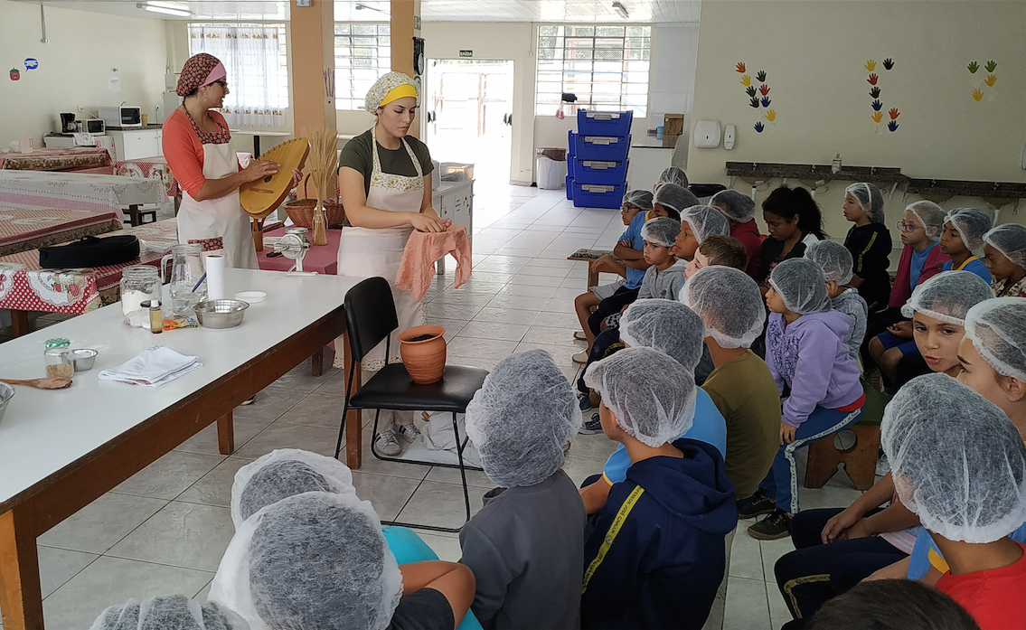 Artesanal e lúdico: a arte de fazer pães em projeto social para crianças