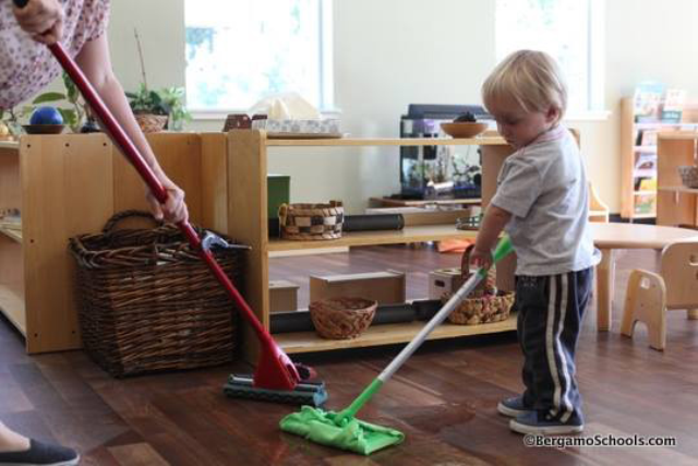 Montessori mais perto do dia a dia das famílias