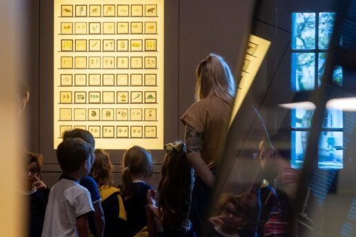 Museu Paranaense volta a oferecer visitas mediadas para grupos escolares