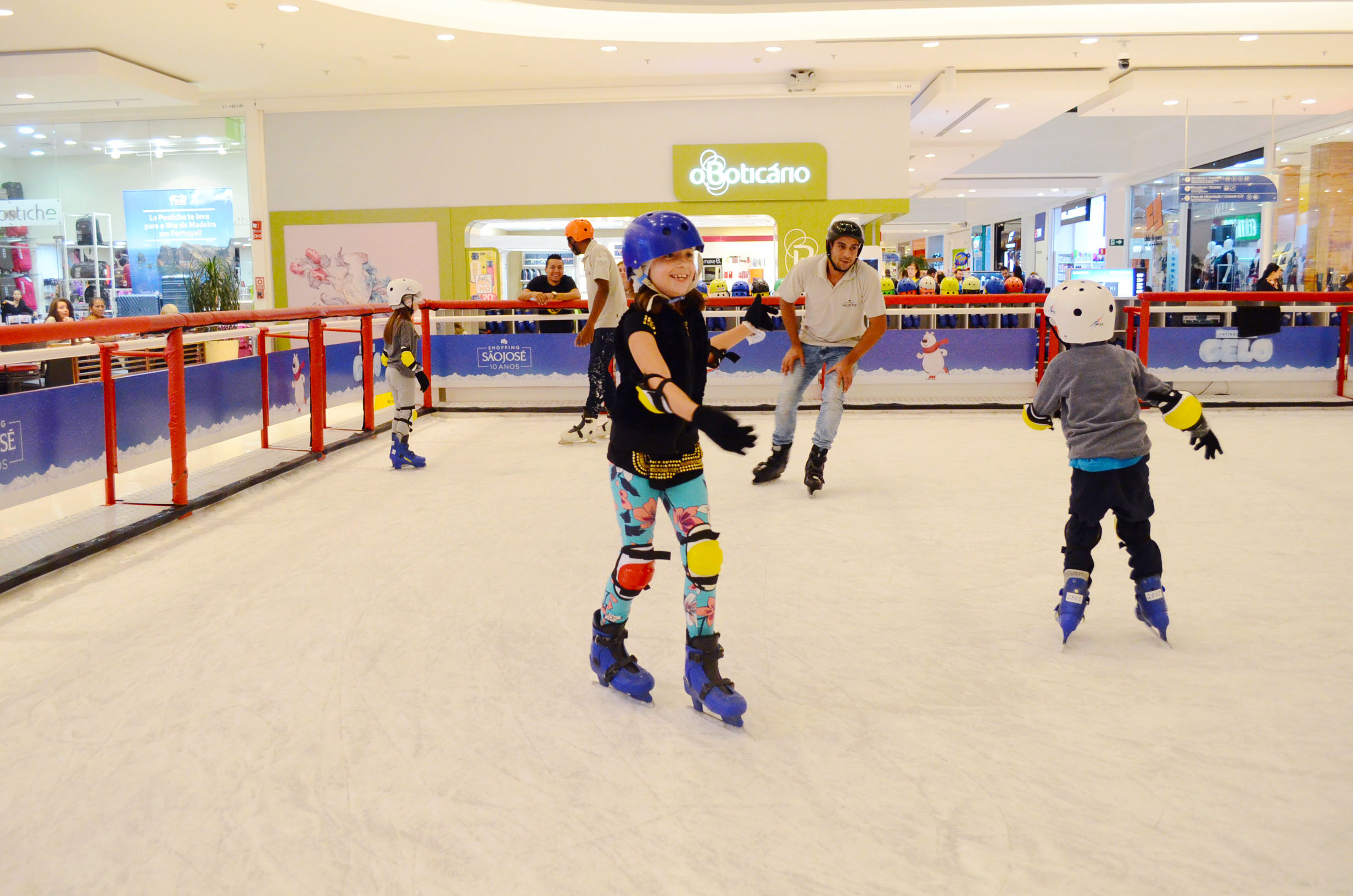 Última semana para curtir a temporada de patinação no gelo do Shopping São José