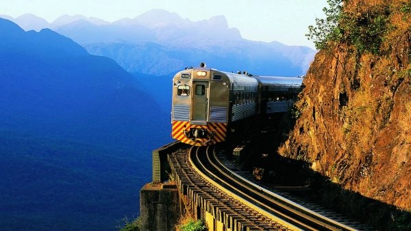 Aproveite o passeio de trem entre Curitiba e Morretes este fim de semana