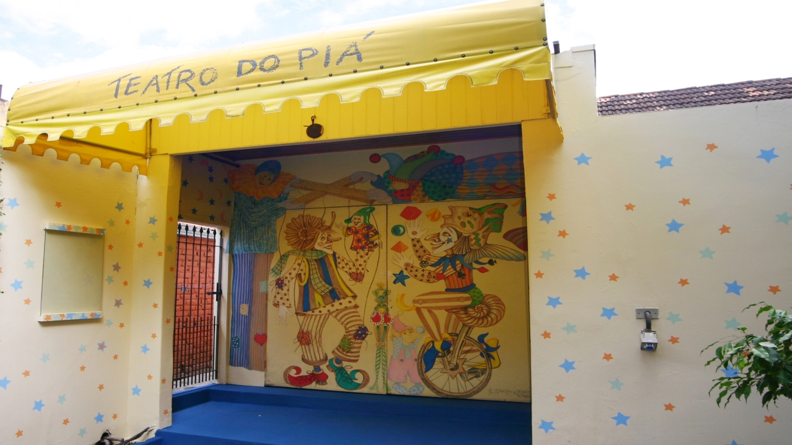 Teatro de bonecos gratuito aos domingos