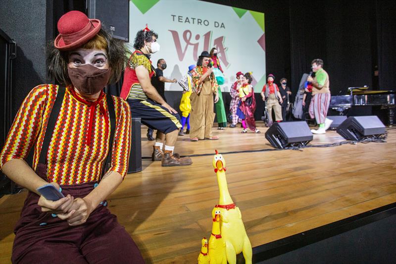 Teatro e sessão pipoca gratuita no Teatro da Vila neste final de semana