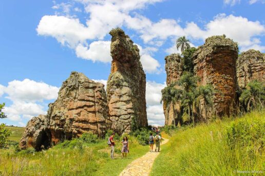Parque Estadual de Vila Velha recebe obras de arte ao ar livre, numa realização do Museu Oscar Niemeyer