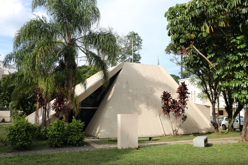 Planetário do Colégio Estadual do Paraná tem sessões gratuitas e abertas ao público