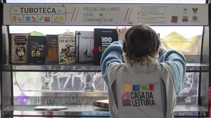 Tubotecas de Curitiba: uma década de livros no transporte coletivo