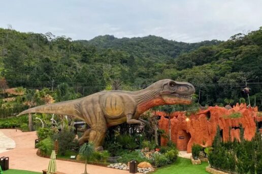 Parque dos Dinossauros em Balneário Camboriú é diversão garantida