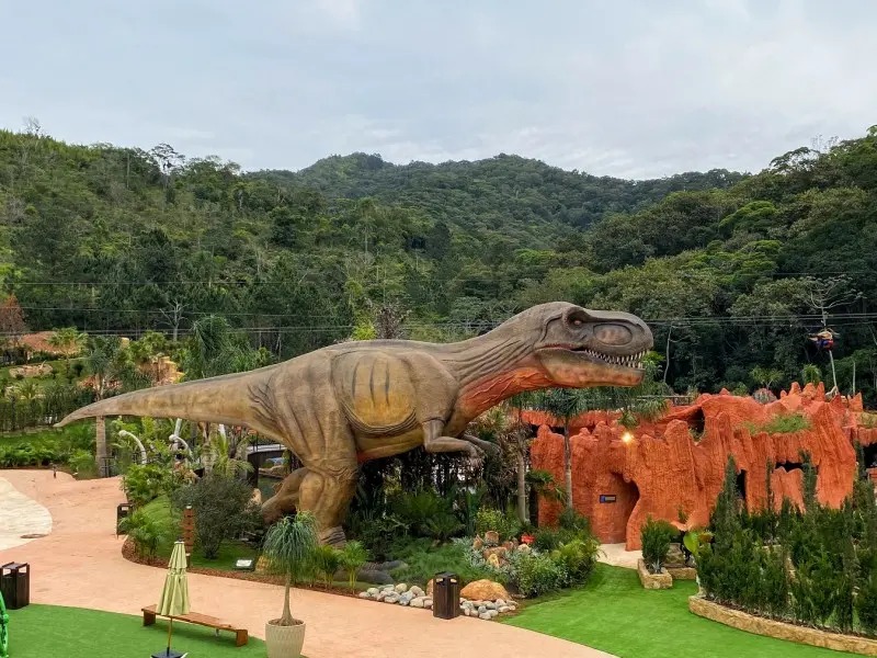 Parque dos Dinossauros em Balneário Camboriú é diversão garantida