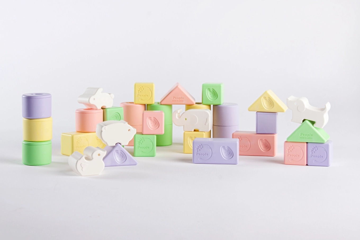 Exposição sobre brinquedos japoneses colore a Avenida Paulista