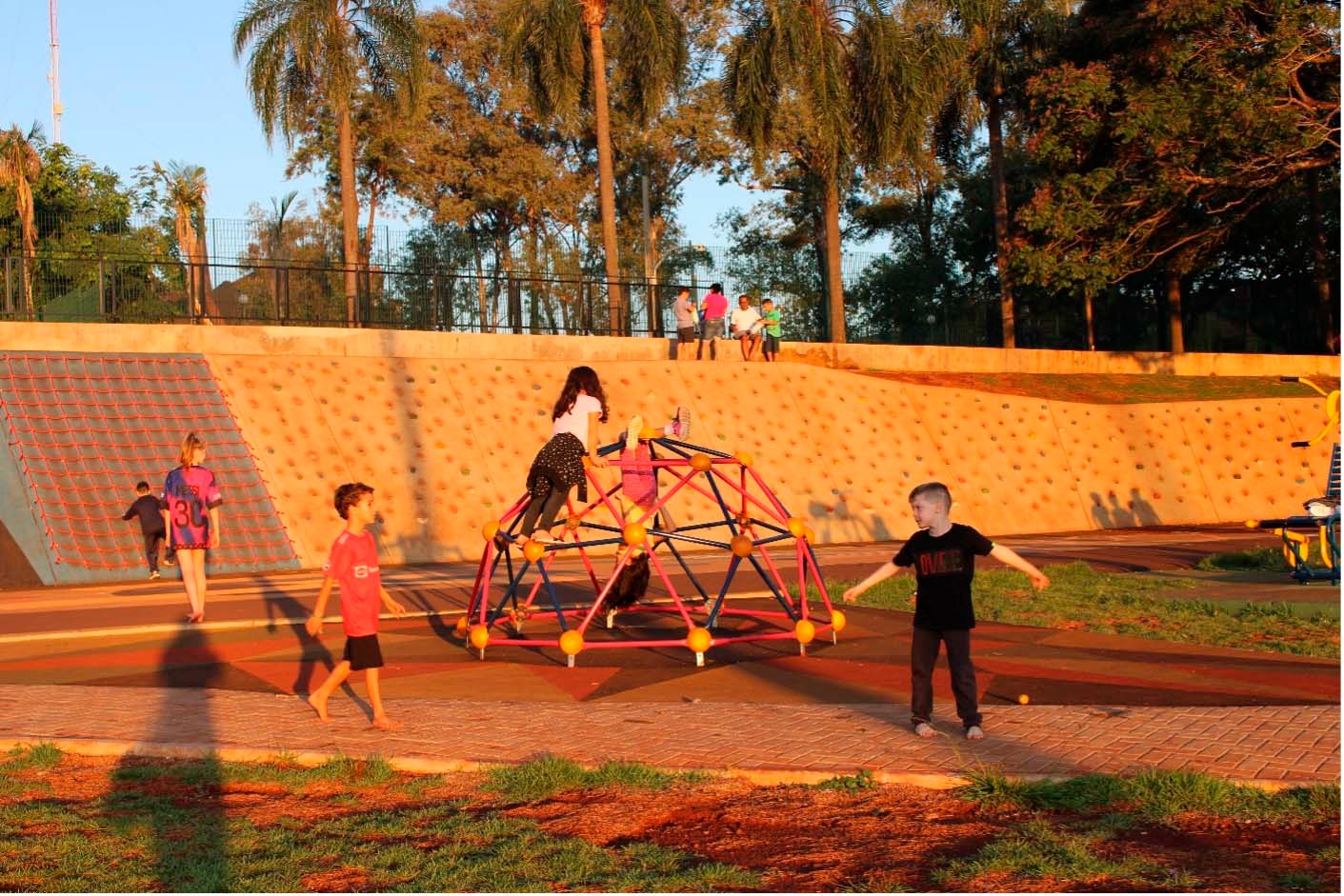 Como seriam os espaços públicos de uma cidade se eles fossem desenhados por crianças?