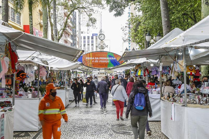 Feiras da Primavera e da Criança nas praças Osório e Santos Andrade