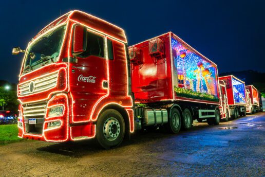 Caravana Iluminada da Coca-Cola chega dia 23/12 a Curitiba
