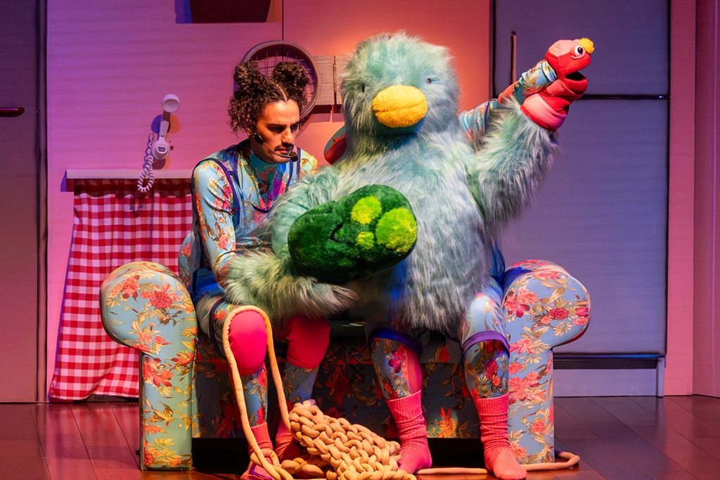 Teatro Novelas Curitibanas recebe peça infantil no Dia das Crianças