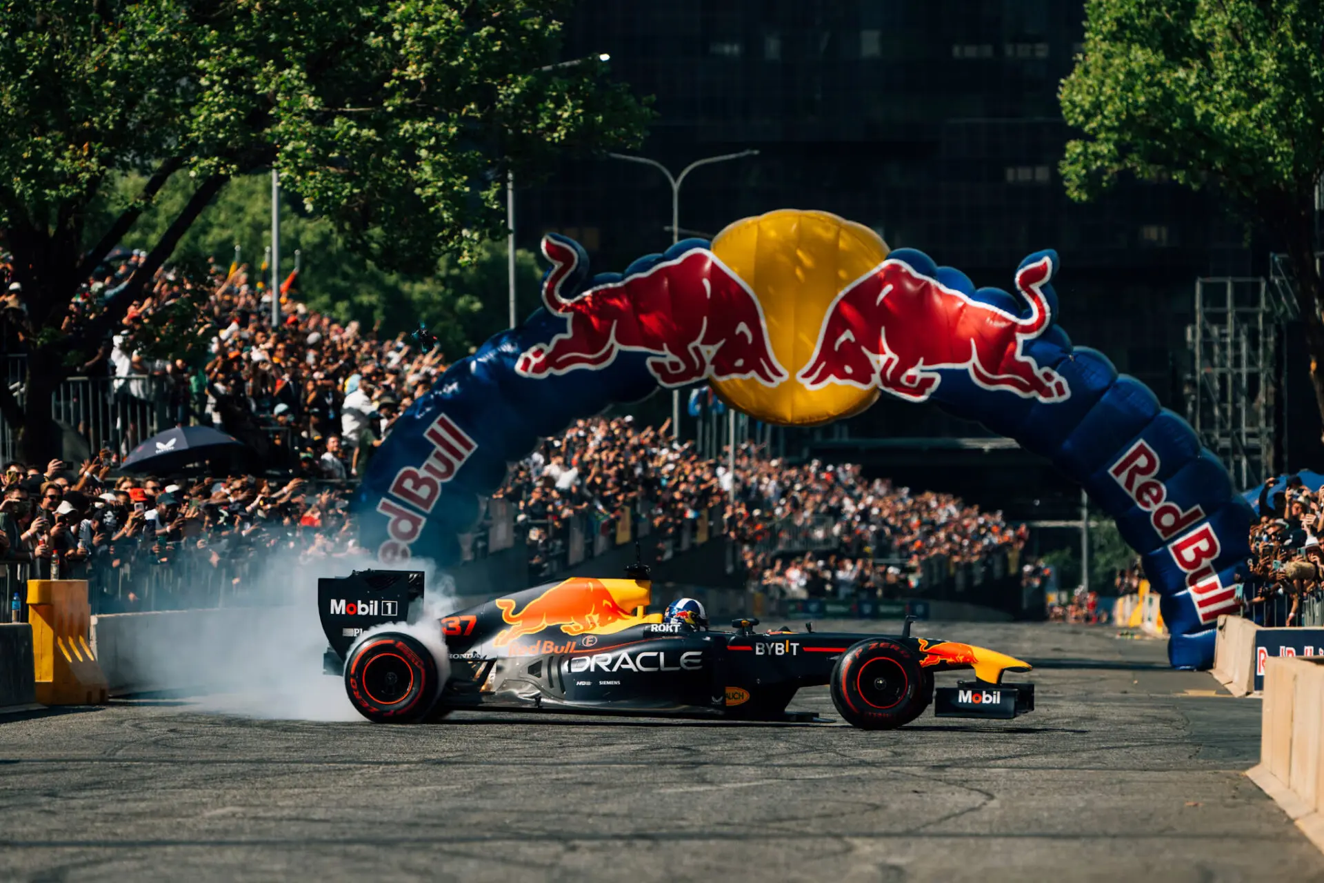 Curitiba recebe o Red Bull Showrun, evento com grandes atrações e pilotos do automobilismo