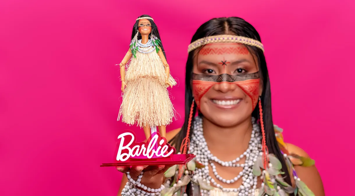 Indígena brasileira inspira boneca inédita da Barbie