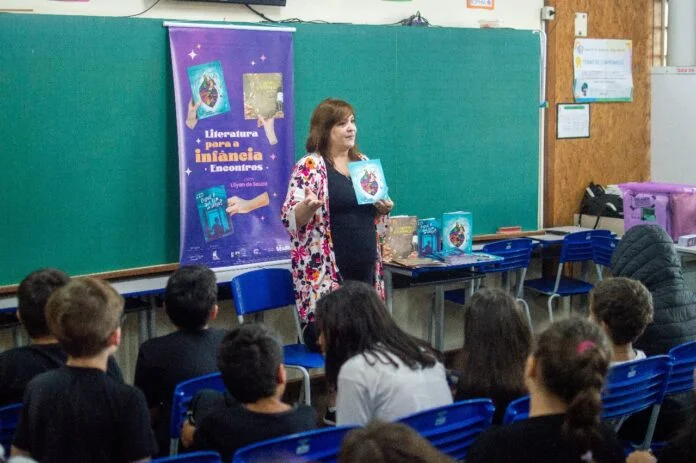 Escolas públicas de Curitiba recebem ações que incentivam a leitura de livros infantojuvenis