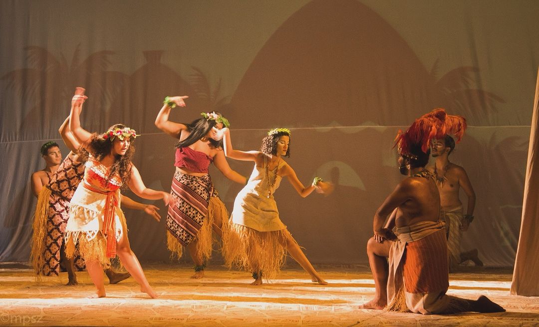 Adaptação de Moana em apresentação no Teatro Santo Anjo