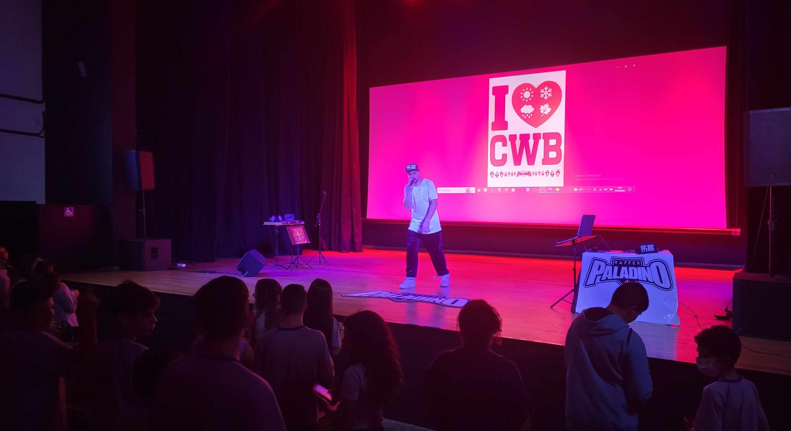 Hip Hop na Escola acontece no Teatro da Vila, com palestra e pocket show