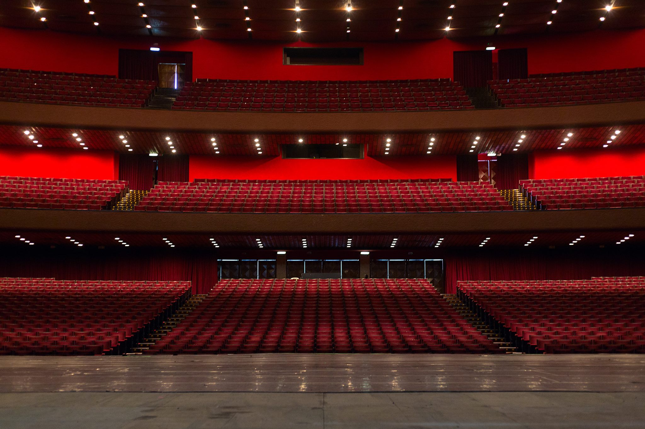 Teatro Guaíra abre locação dos palcos para escolas de dança do Estado