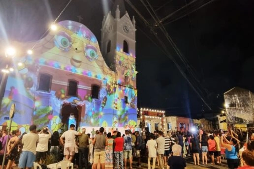 Paranaguá promove festa de Natal com projeção na Catedral Diocesana