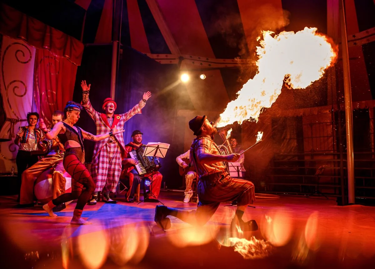 O Fabuloso Circo de Marcelita Flores percorre o Paraná