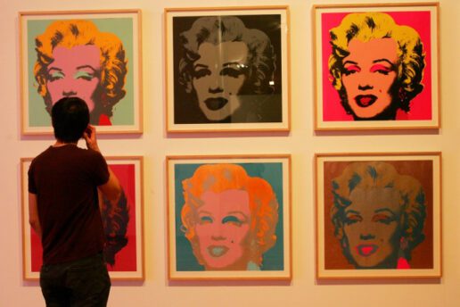 Andy Warhol em mostra inédita no Museu de Arte Brasileira, em São Paulo