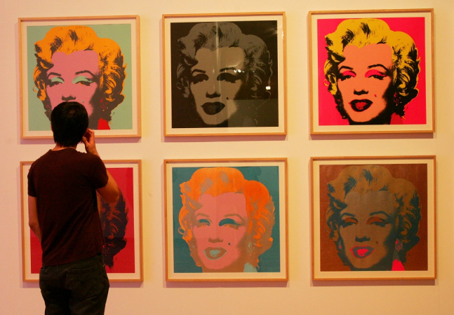 Andy Warhol em mostra inédita no Museu de Arte Brasileira, em São Paulo